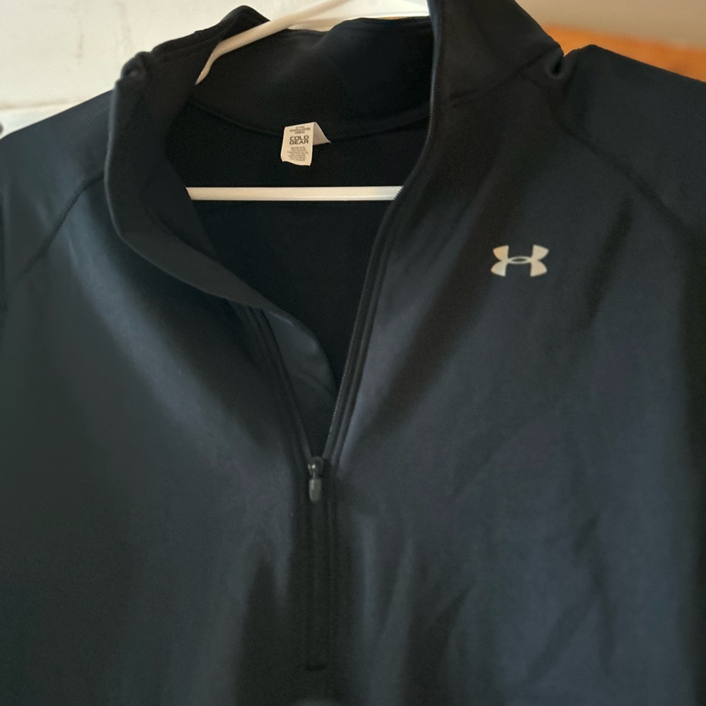 Black Under Armour quarter Zip - Size Small
